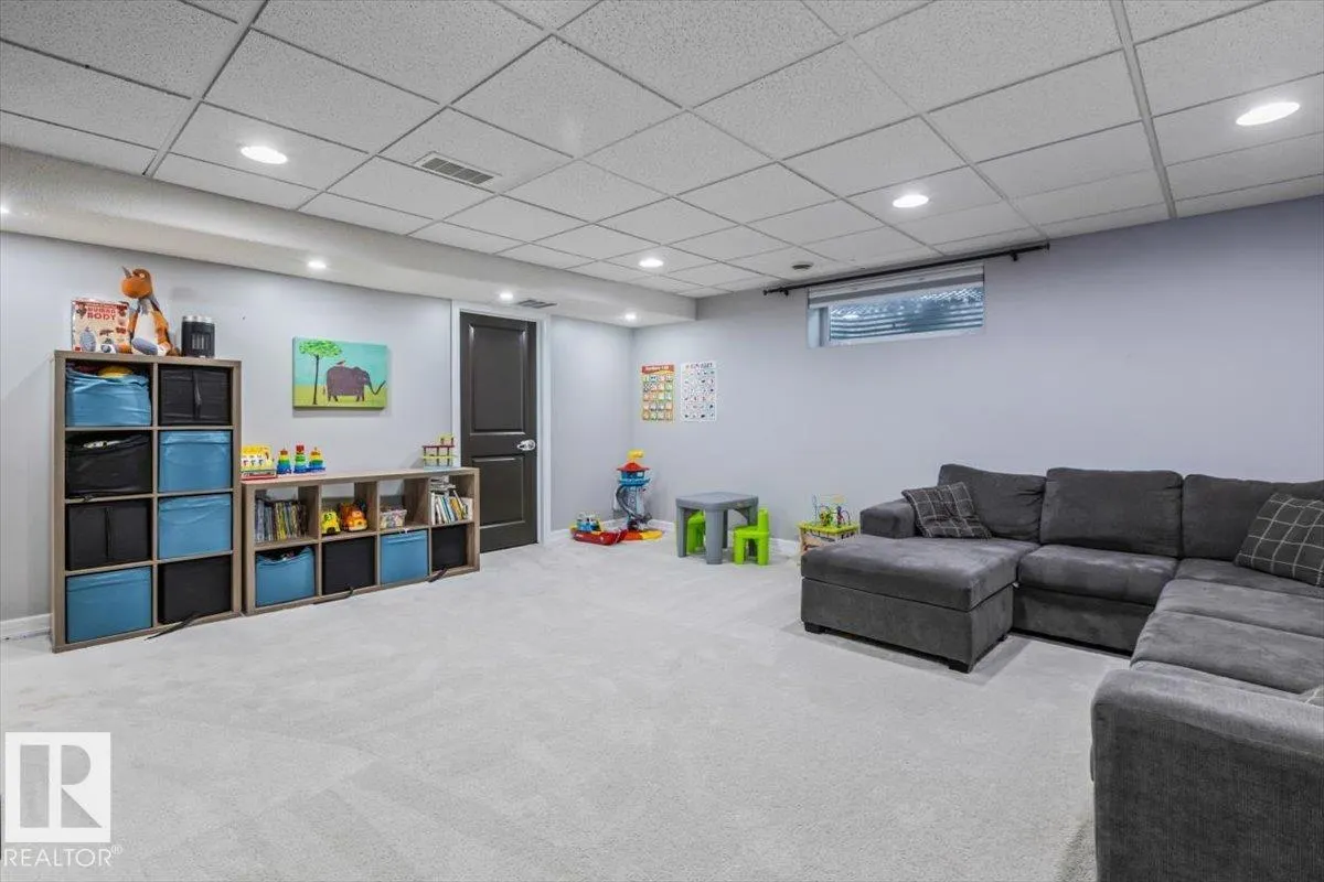 17 ESCADA Close
