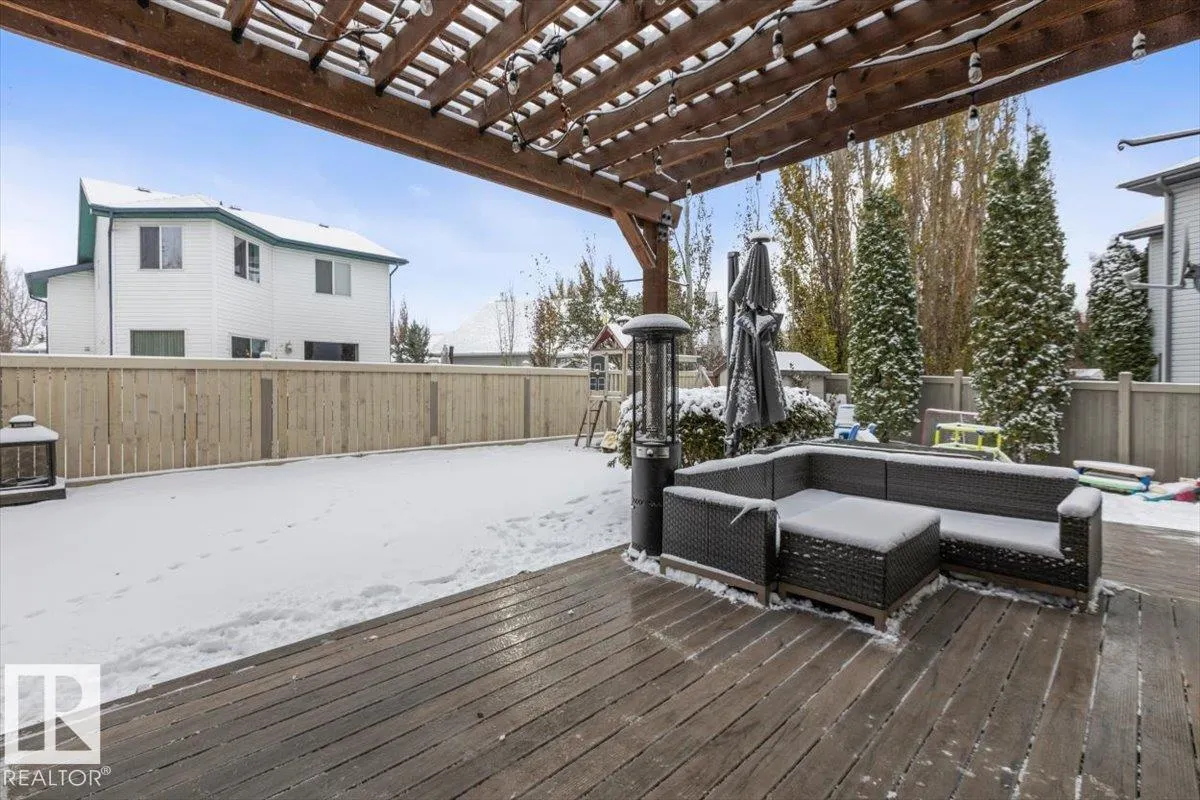 17 ESCADA Close