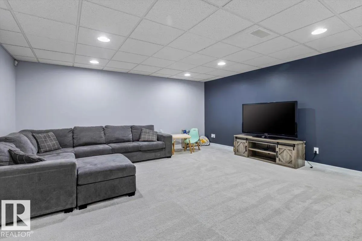 17 ESCADA Close
