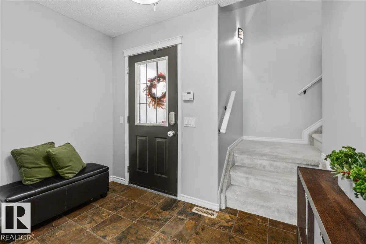 17 ESCADA Close