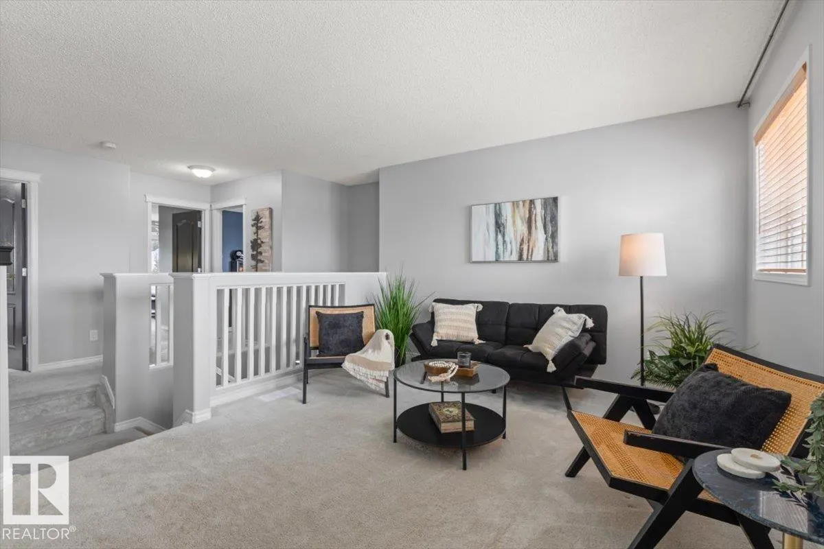 17 ESCADA Close