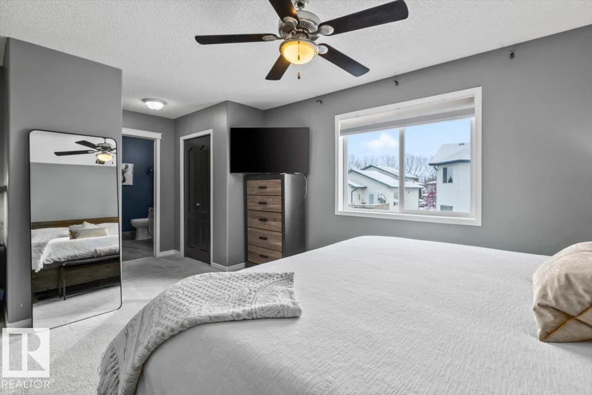 17 ESCADA Close