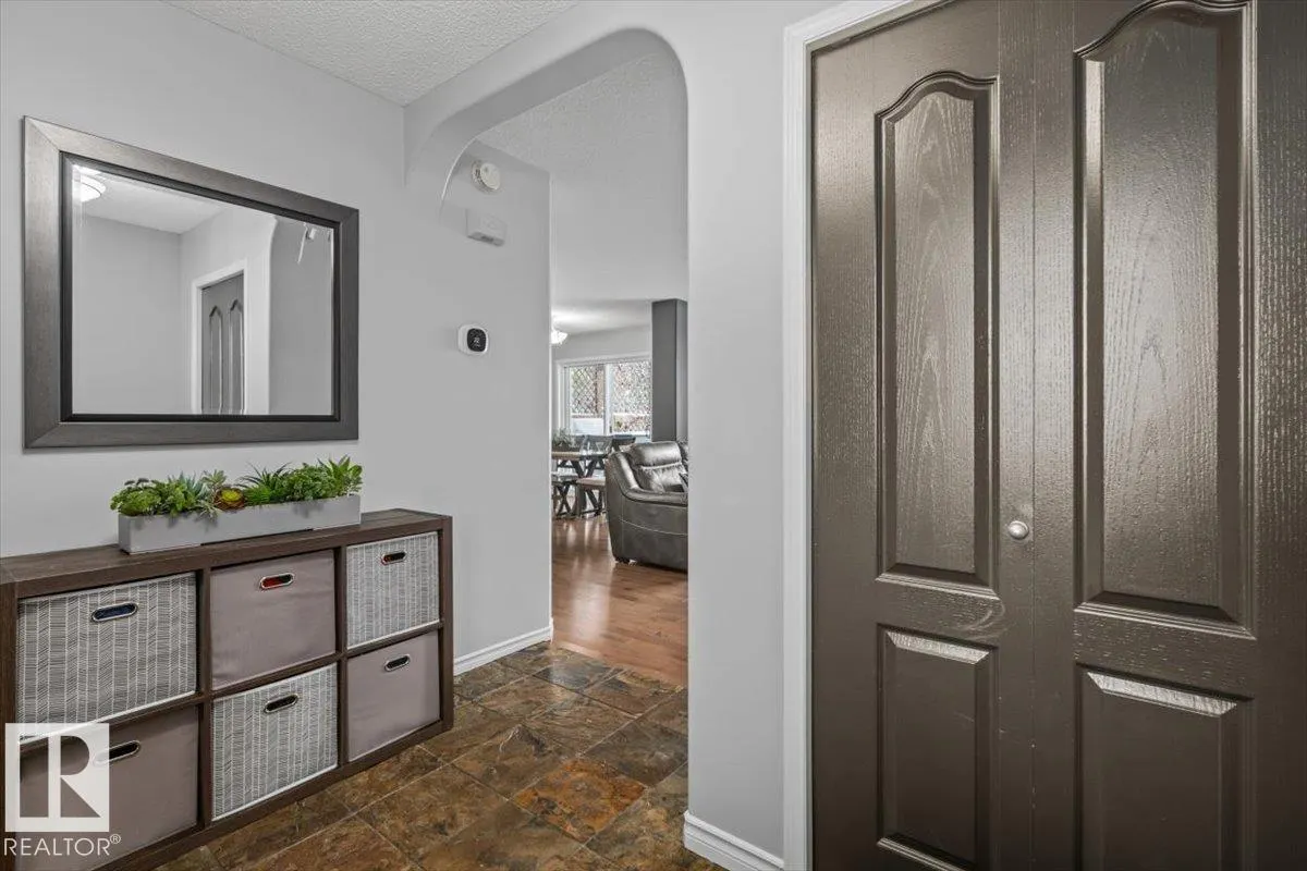 17 ESCADA Close