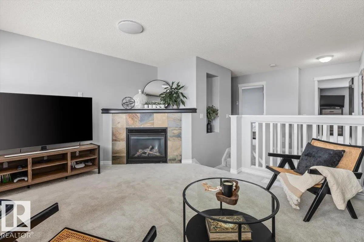 17 ESCADA Close