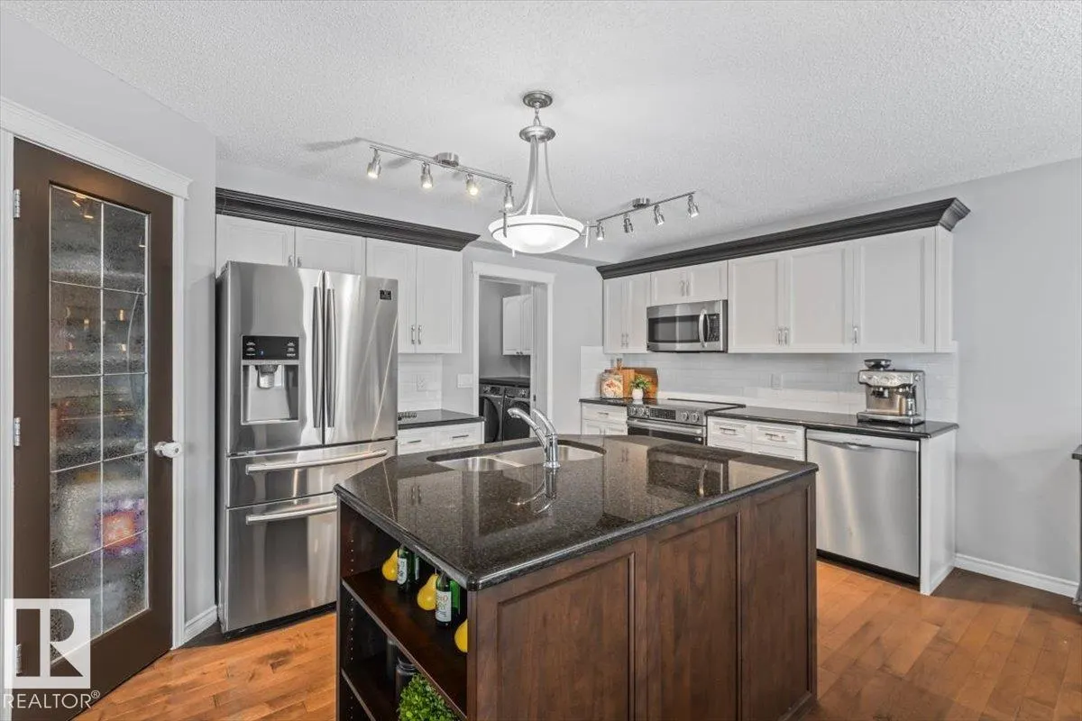 17 ESCADA Close