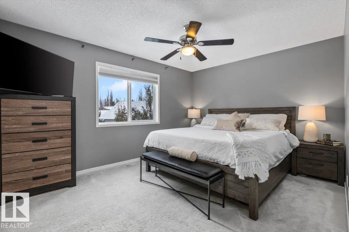 17 ESCADA Close
