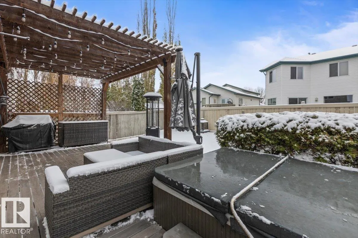 17 ESCADA Close