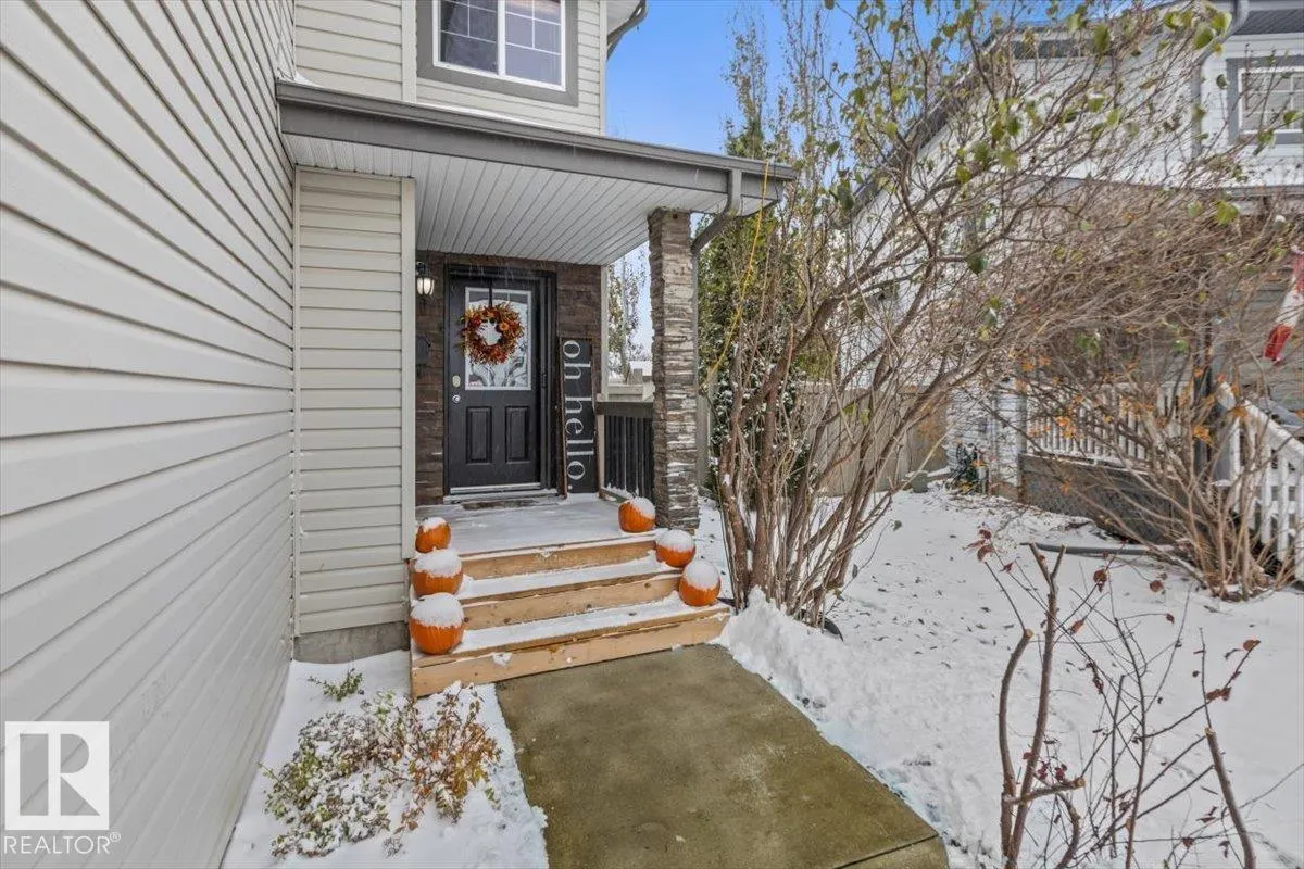 17 ESCADA Close
