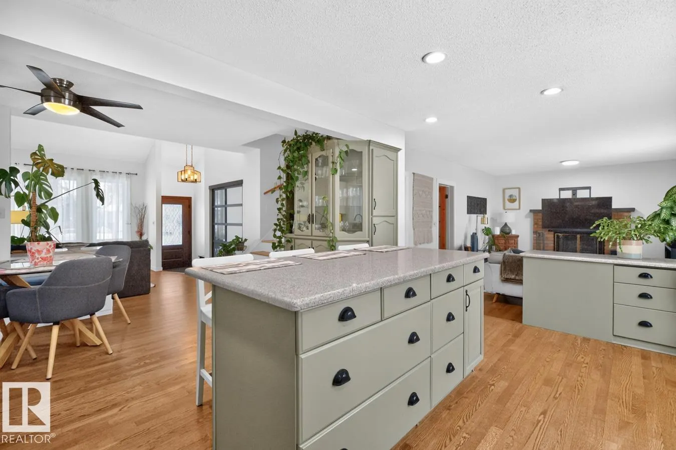 9 DURAND Place