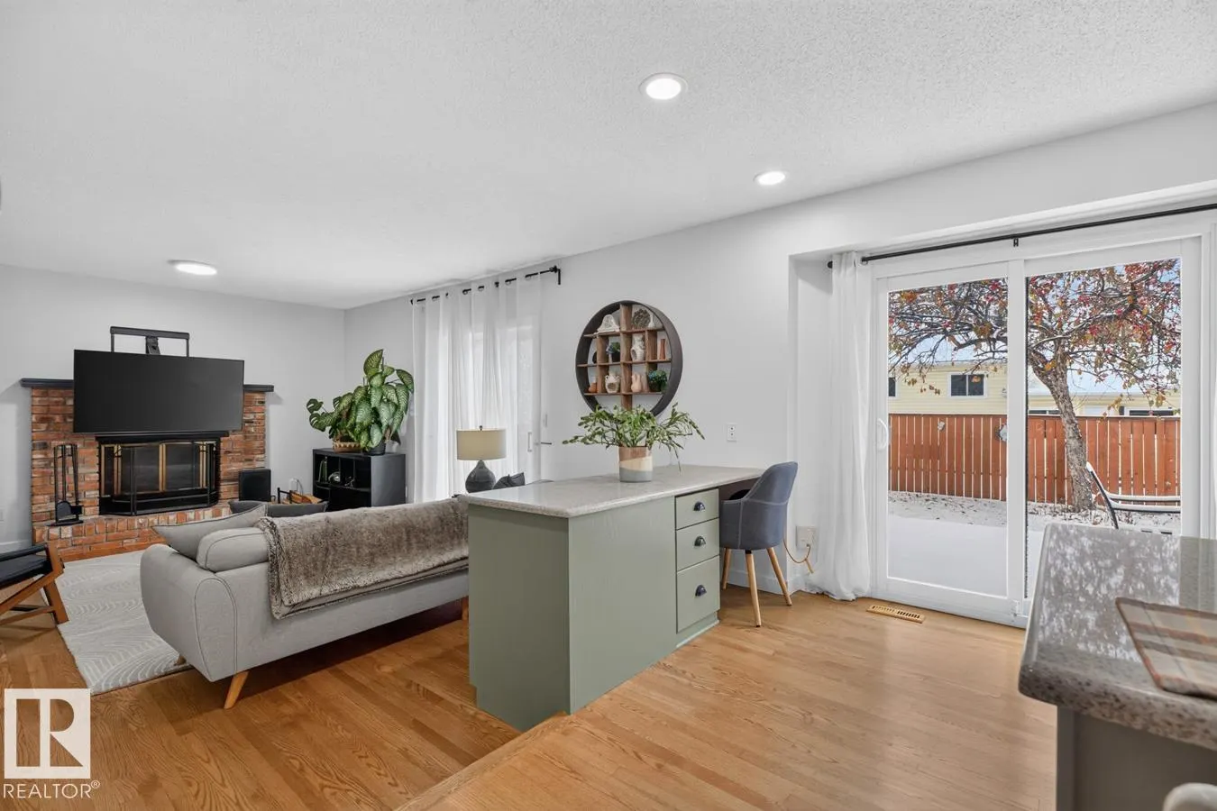 9 DURAND Place