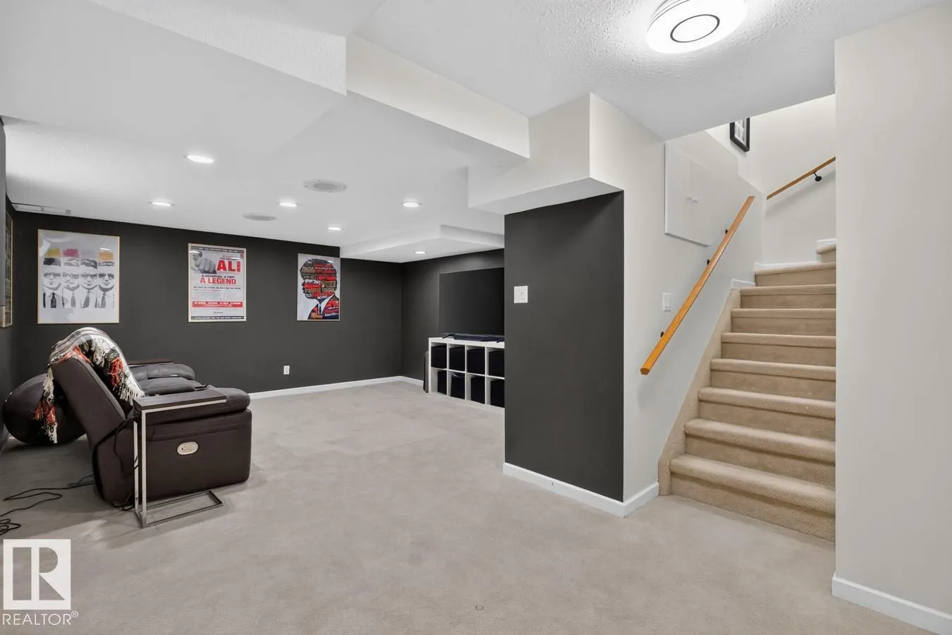 9 DURAND Place
