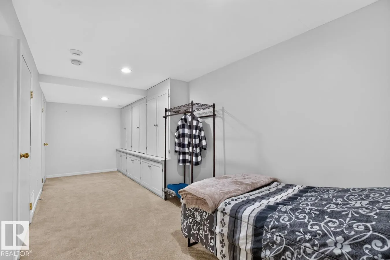 9 DURAND Place