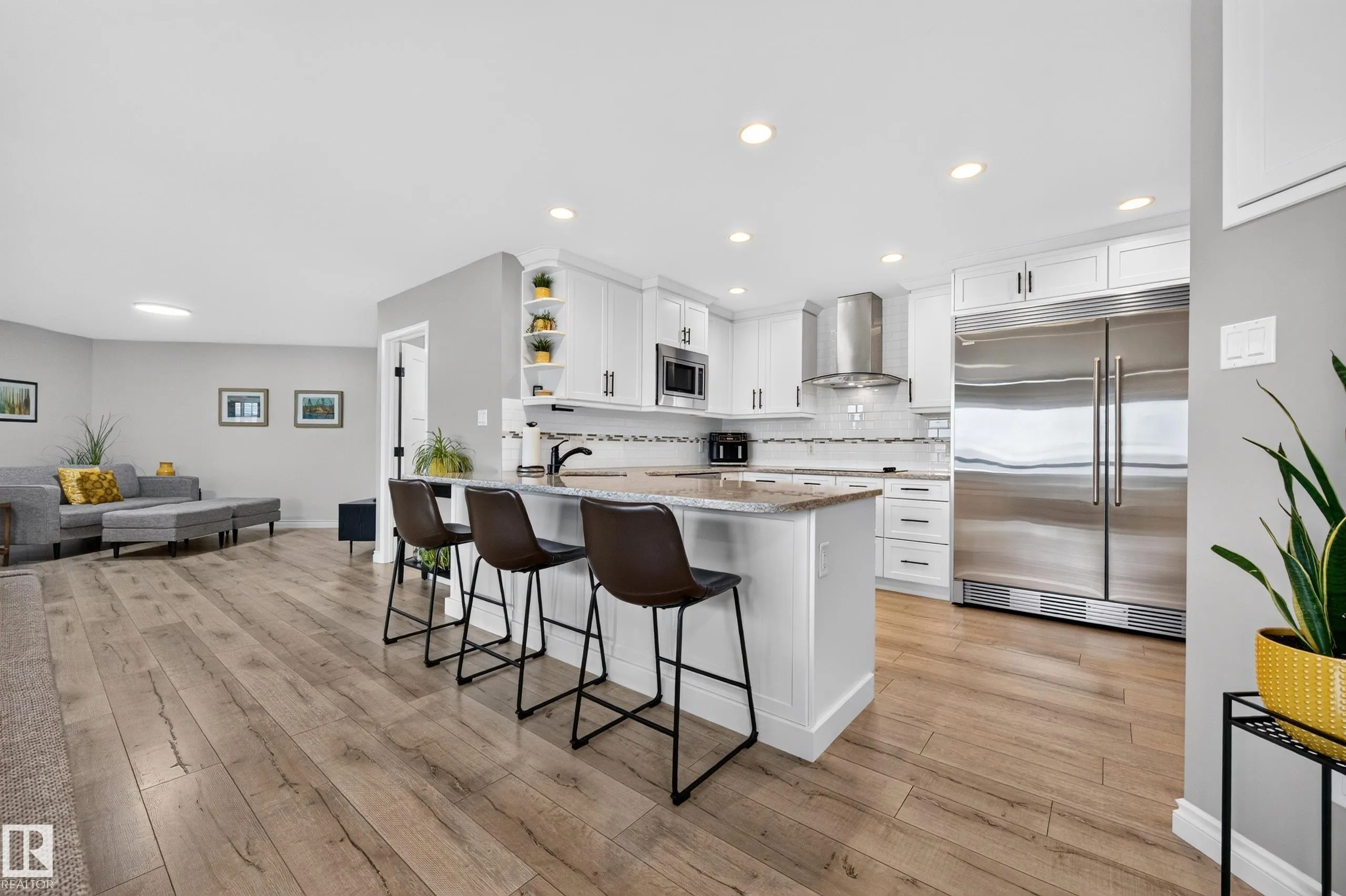 100 FOXHAVEN Drive