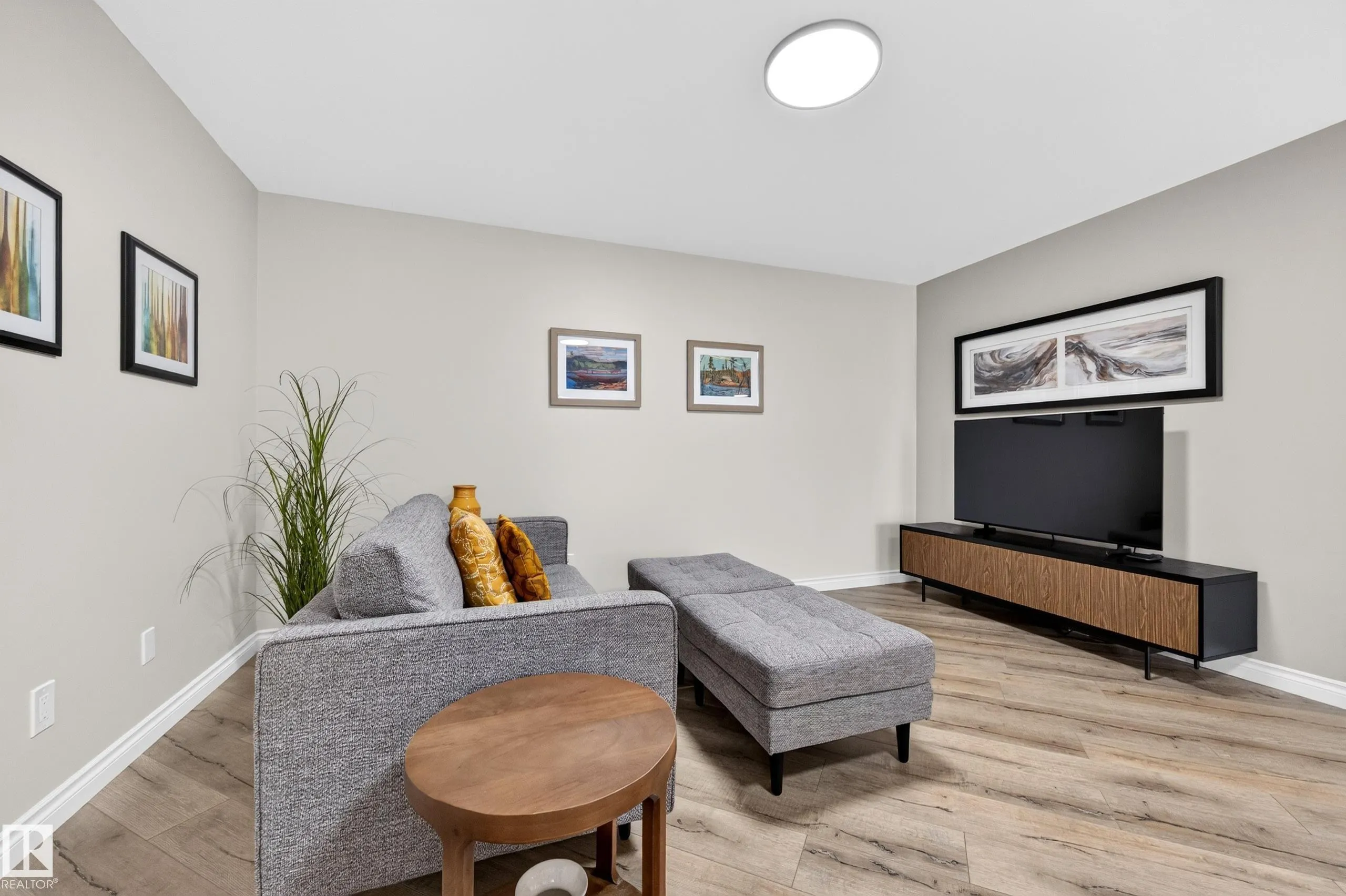 100 FOXHAVEN Drive