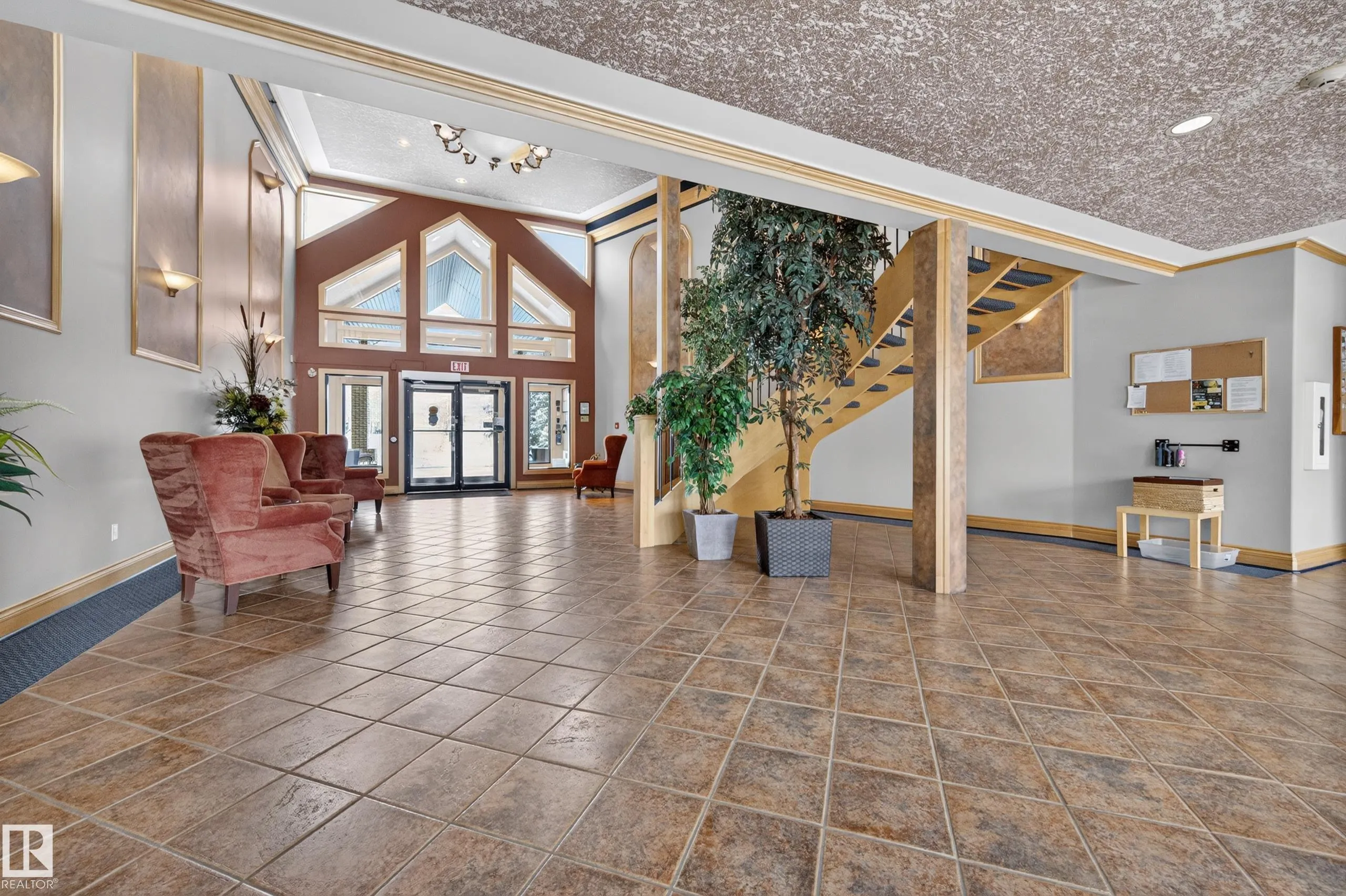 100 FOXHAVEN Drive
