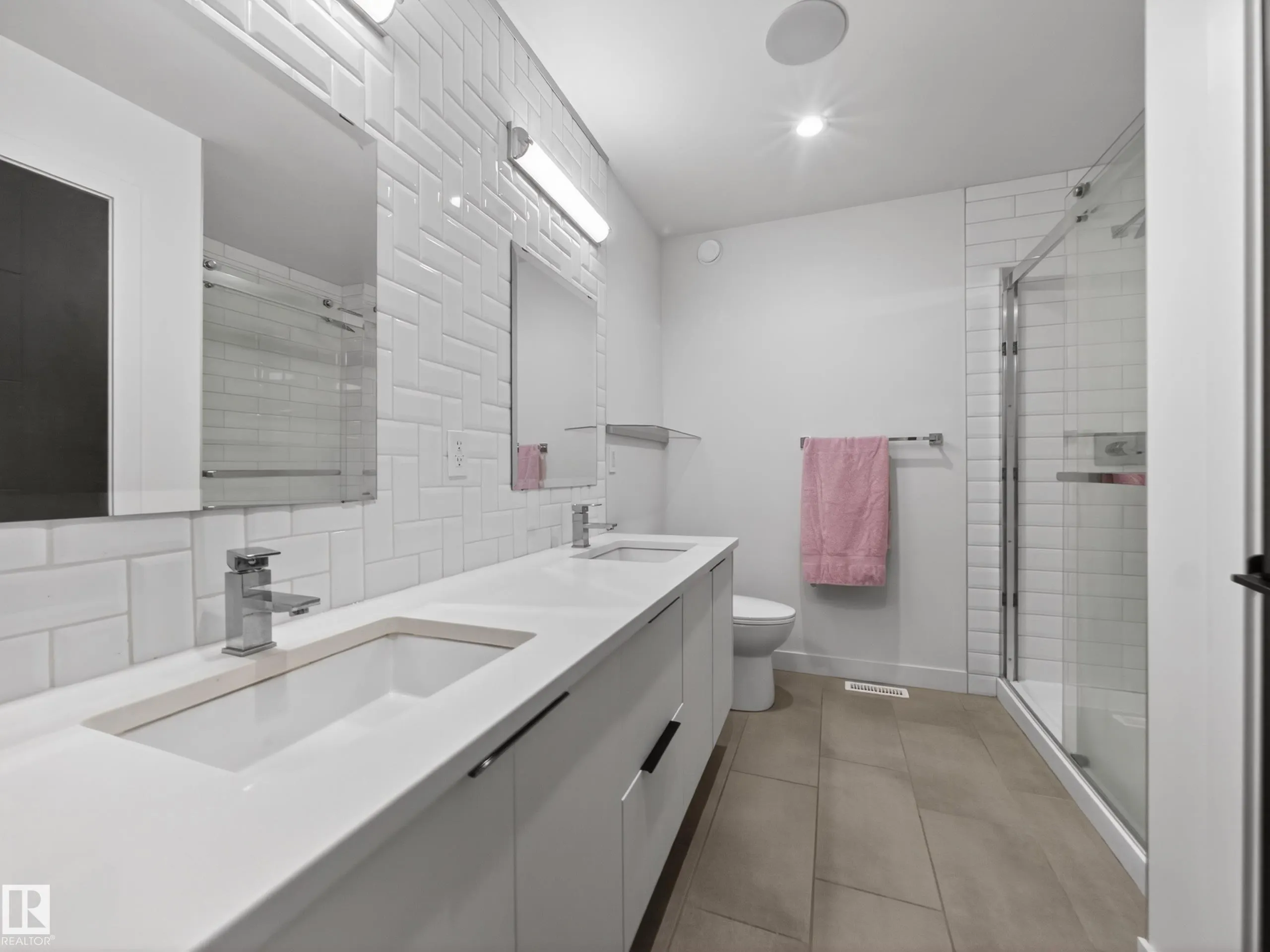10449 143 Street