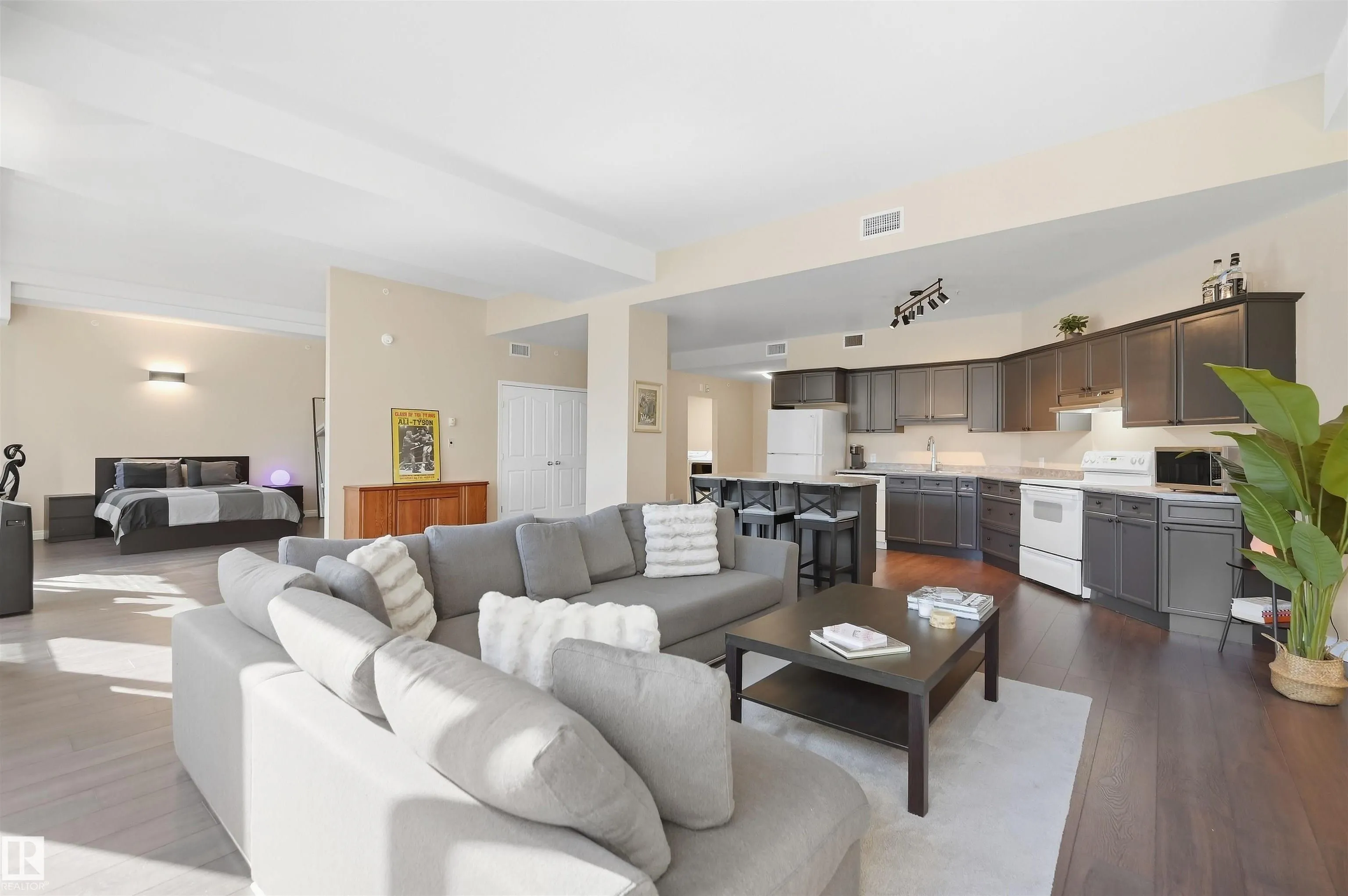 10106 105 Street