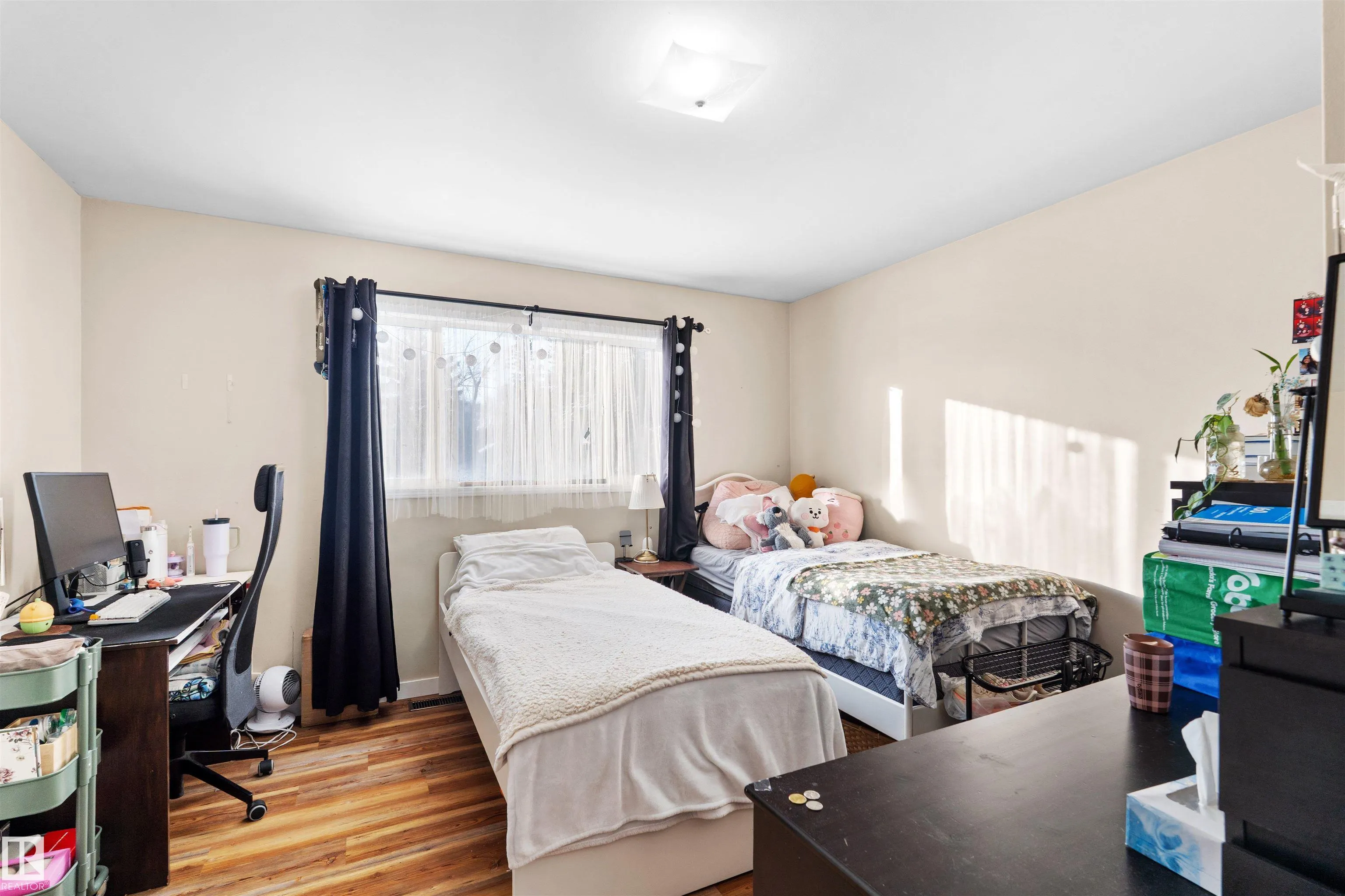 7916 82 Avenue