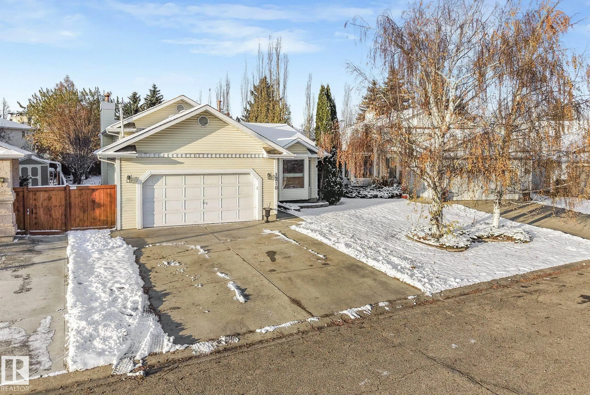 1210 POTTER GREENS Drive