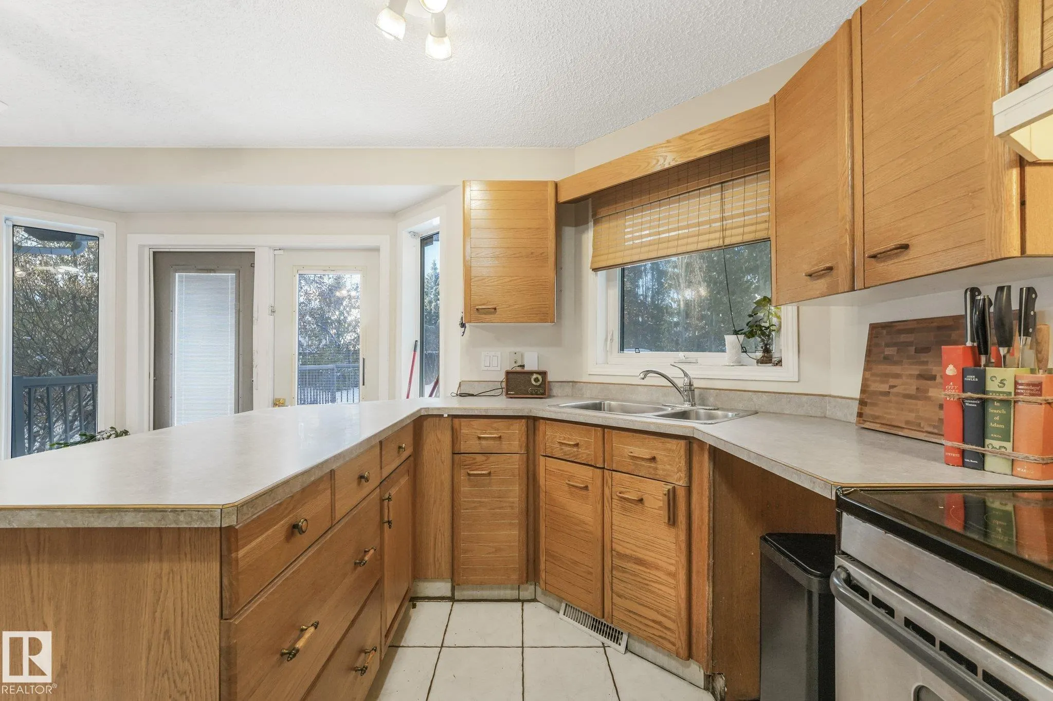 1210 POTTER GREENS Drive