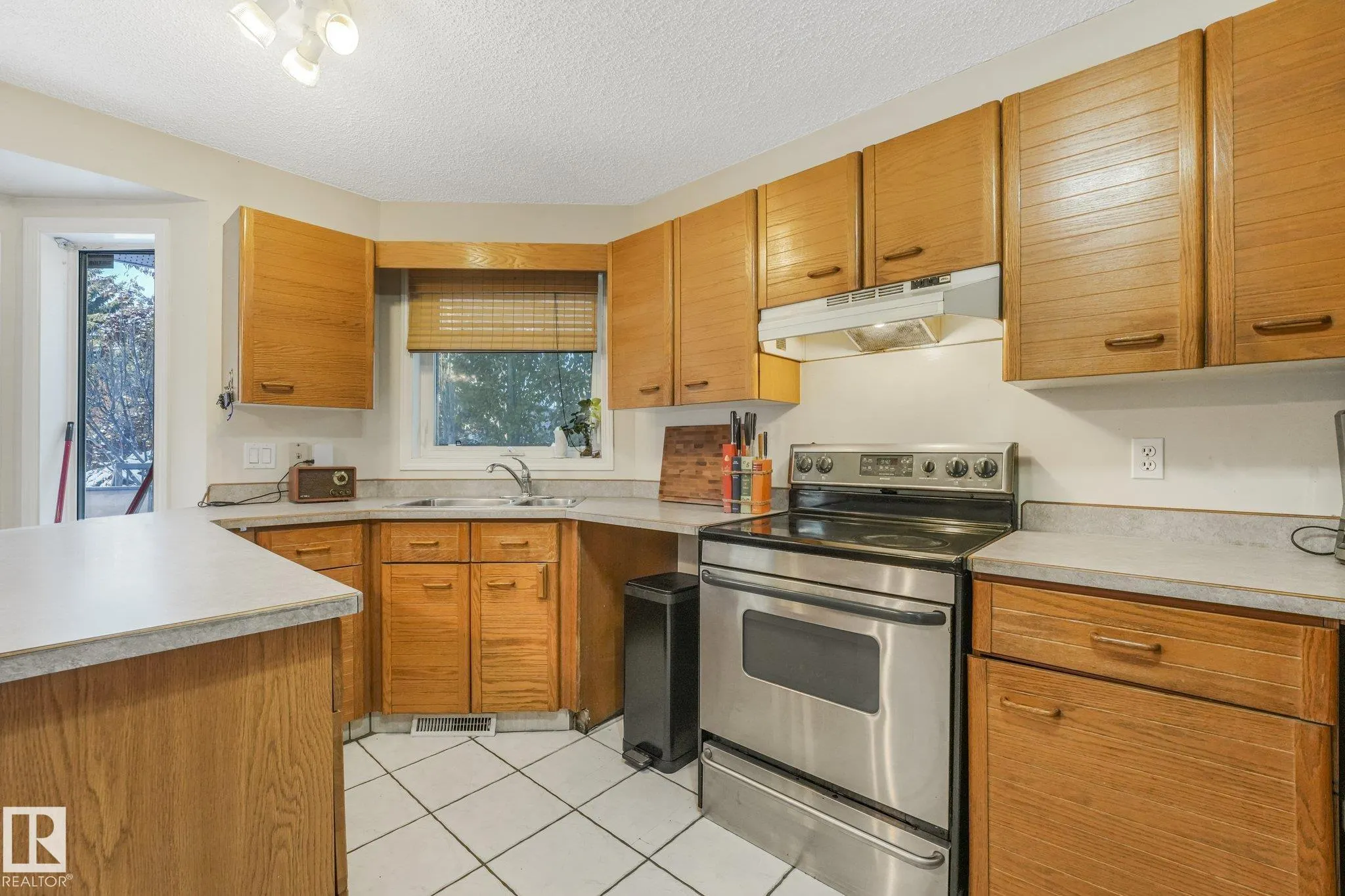 1210 POTTER GREENS Drive