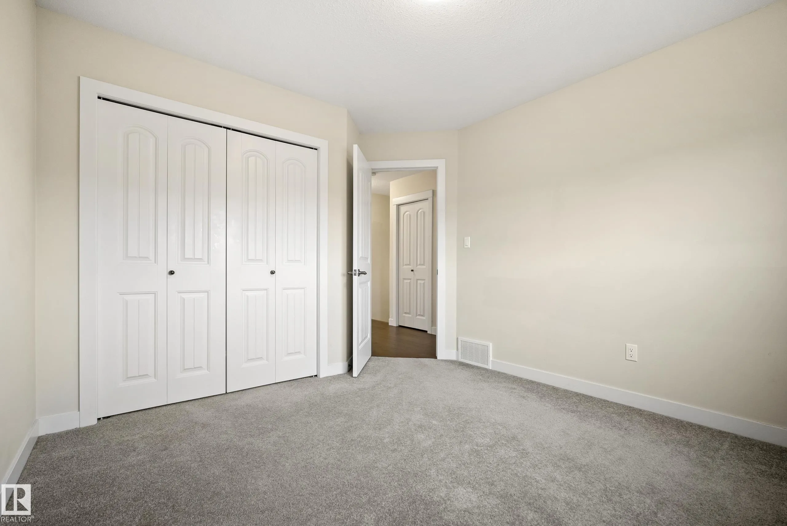 23 GREENBURY Boulevard