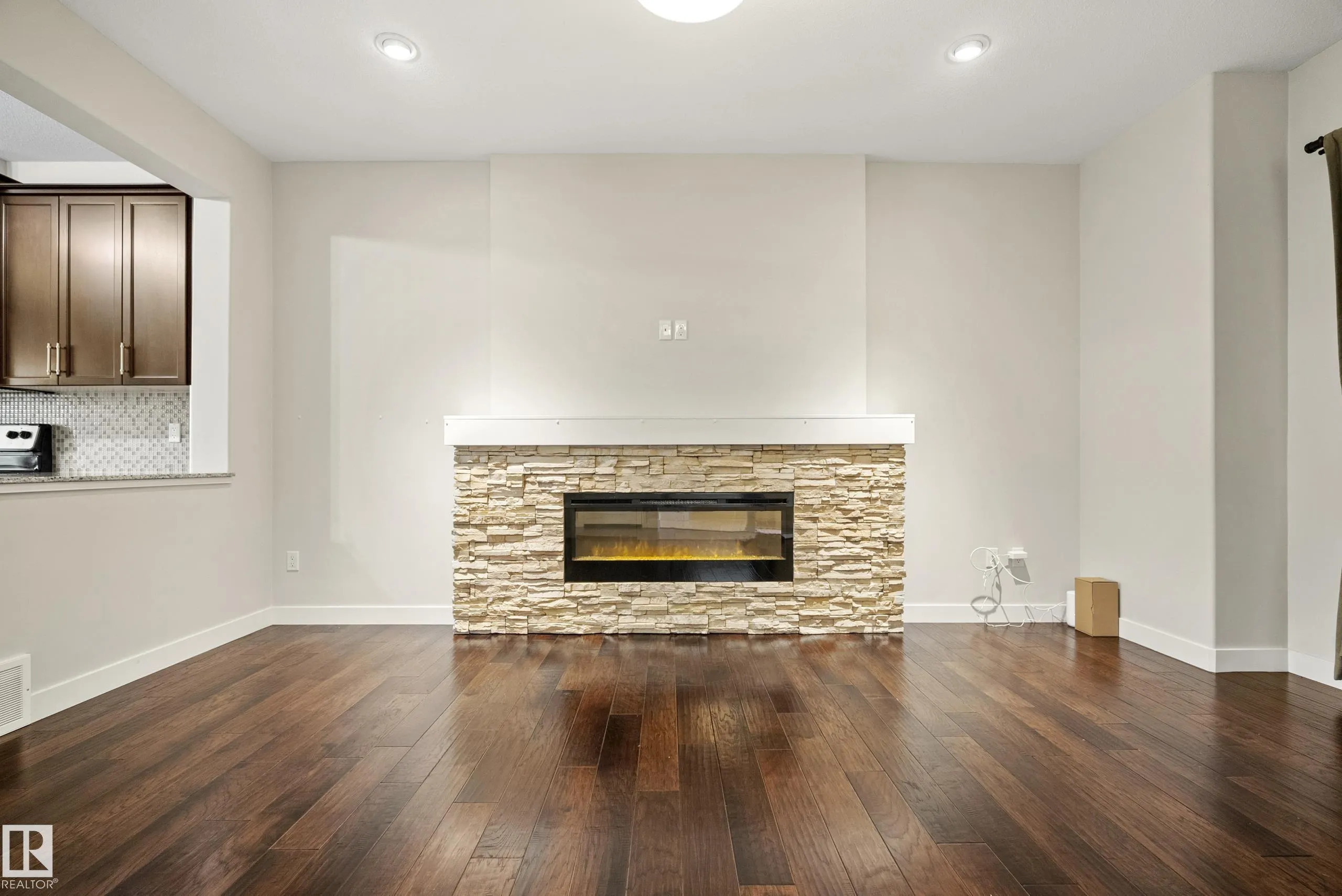 23 GREENBURY Boulevard