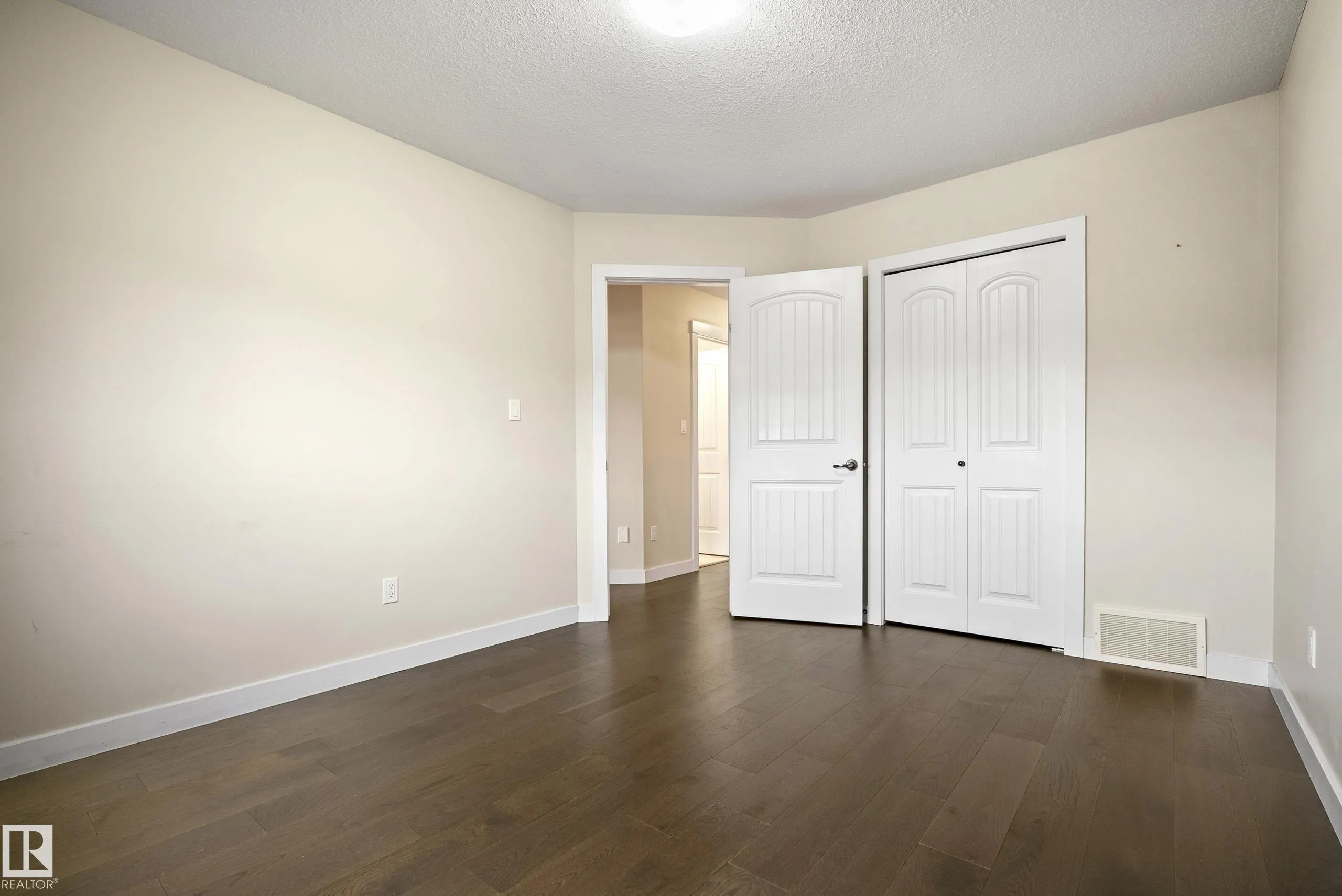 23 GREENBURY Boulevard
