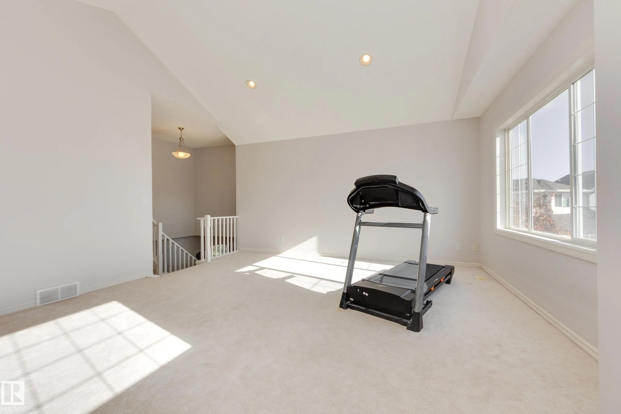 3306 30 Avenue