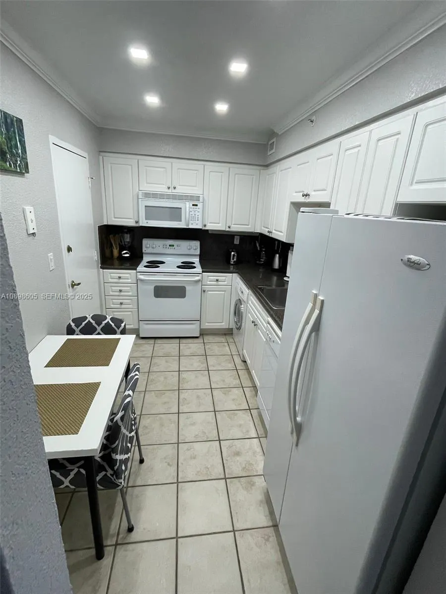 2501 S Ocean Drive #1617 (AVAILABLE)