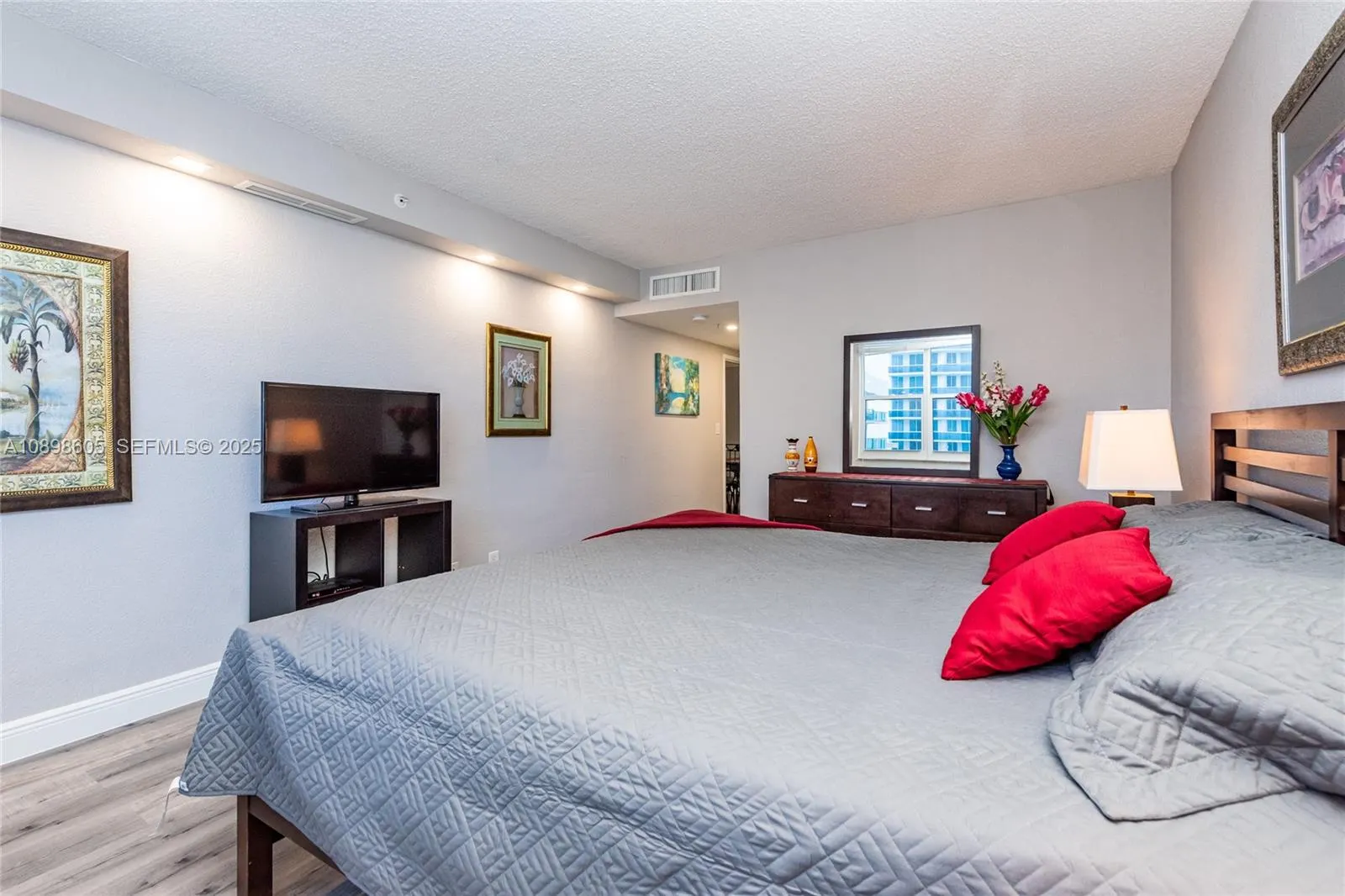 2501 S Ocean Drive #1617 (AVAILABLE)