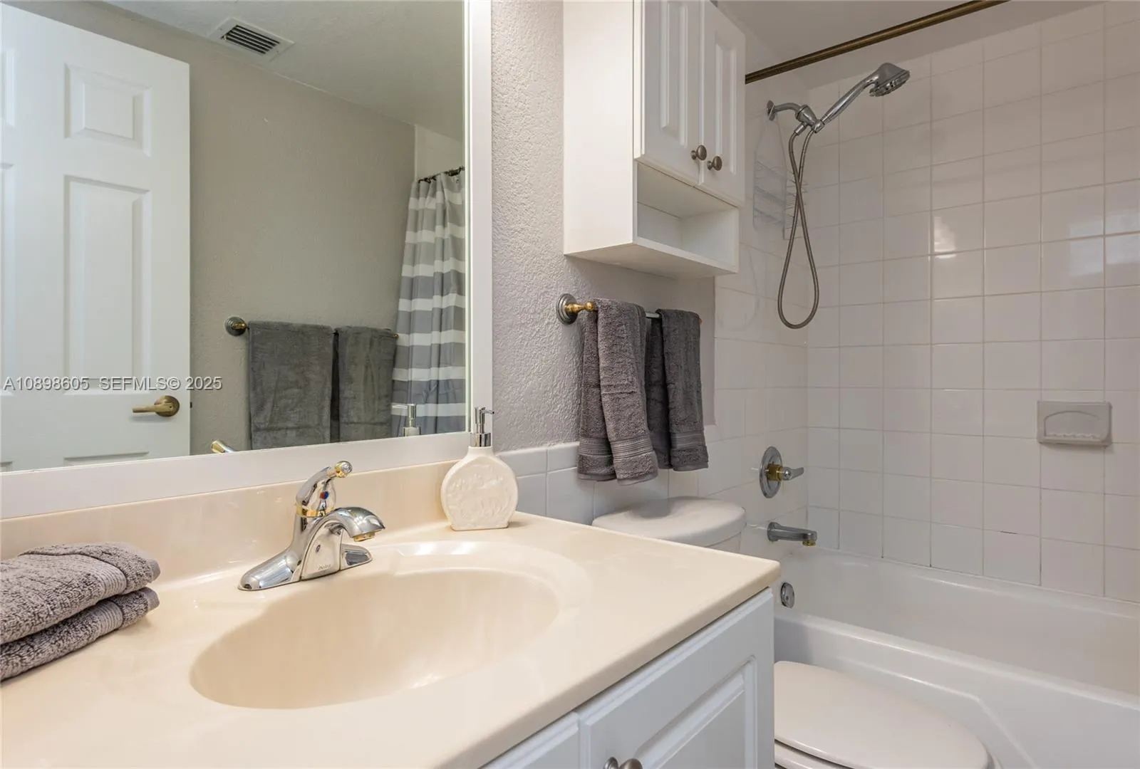 2501 S Ocean Drive #1617 (AVAILABLE)