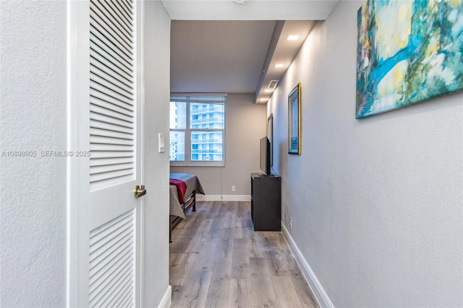 2501 S Ocean Drive #1617 (AVAILABLE)