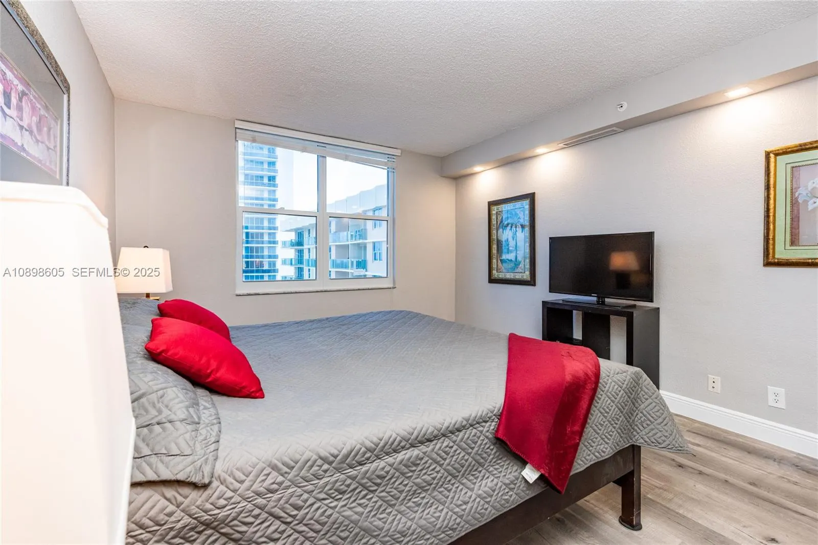 2501 S Ocean Drive #1617 (AVAILABLE)