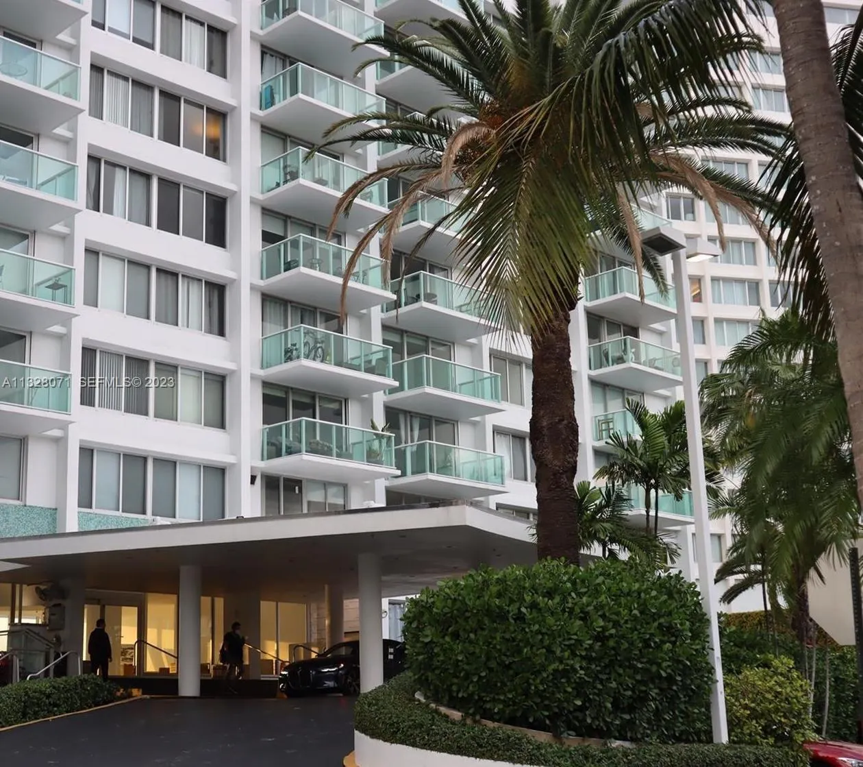 1000 West Avenue #1032