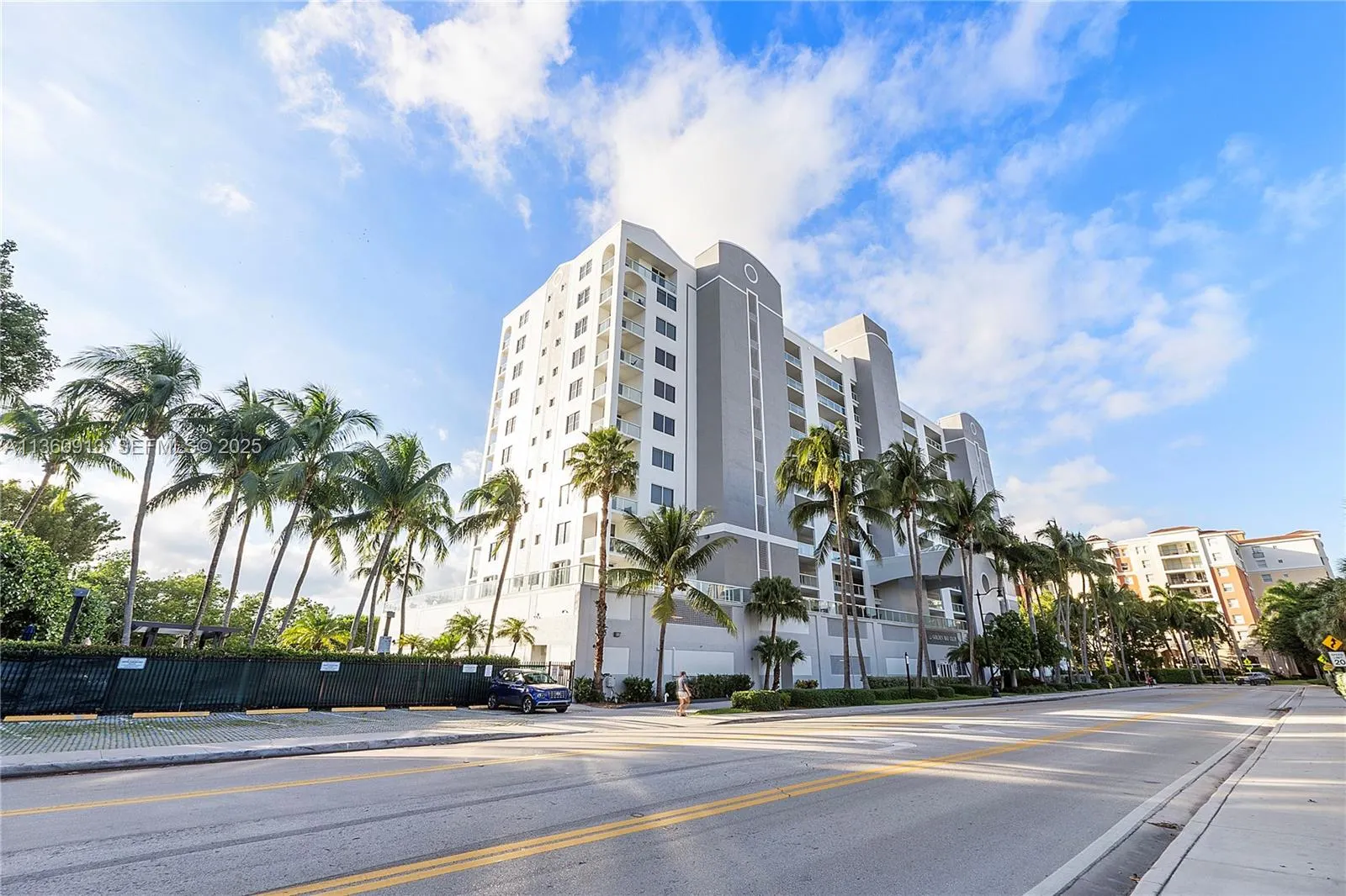 17050 N Bay Road #807