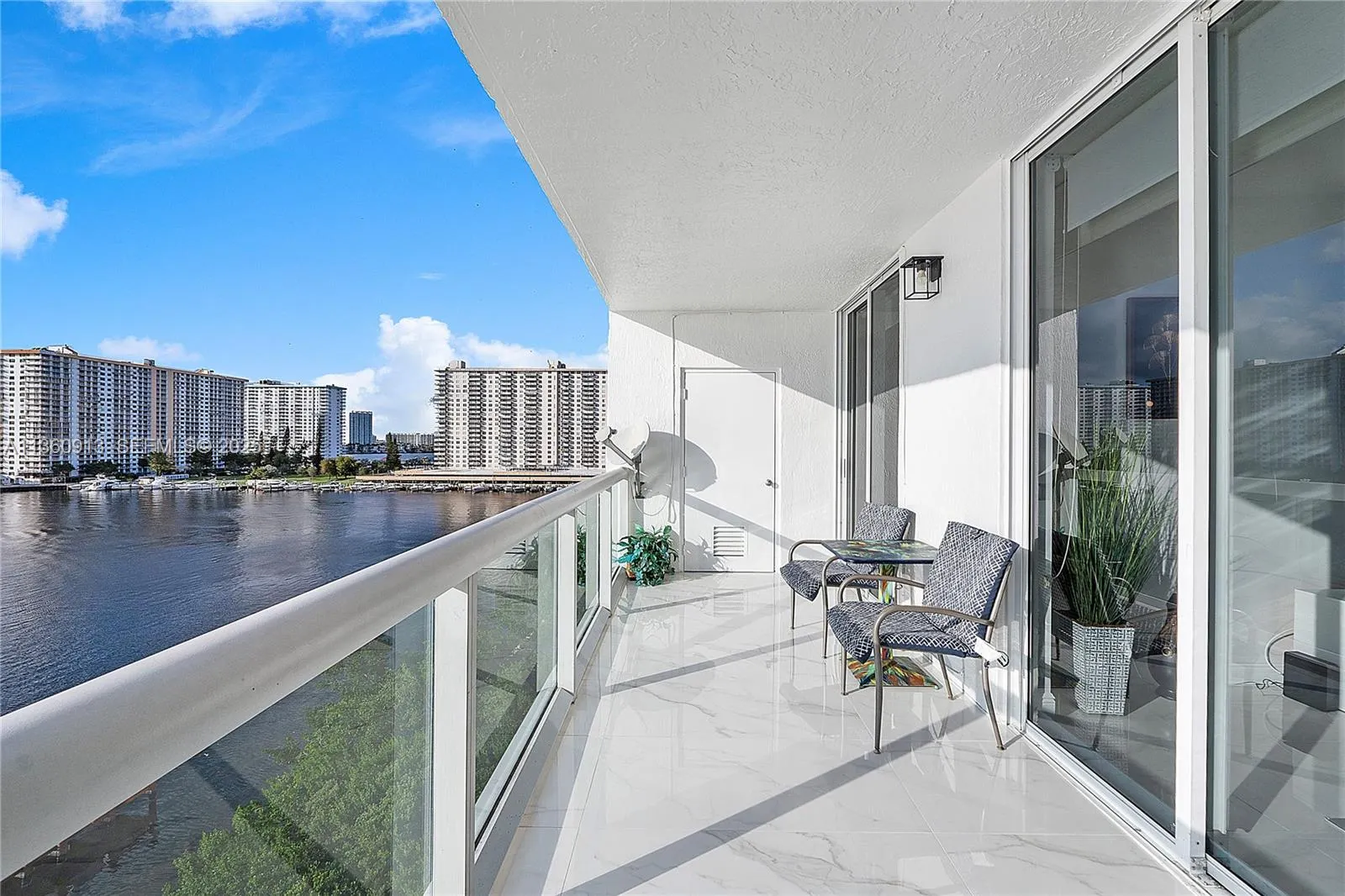 17050 N Bay Road #807