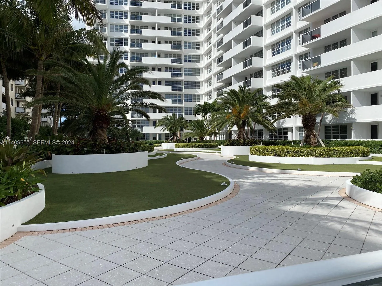 100 Lincoln Road #939