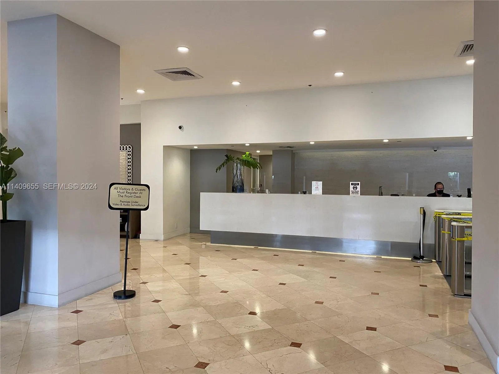 100 Lincoln Road #939
