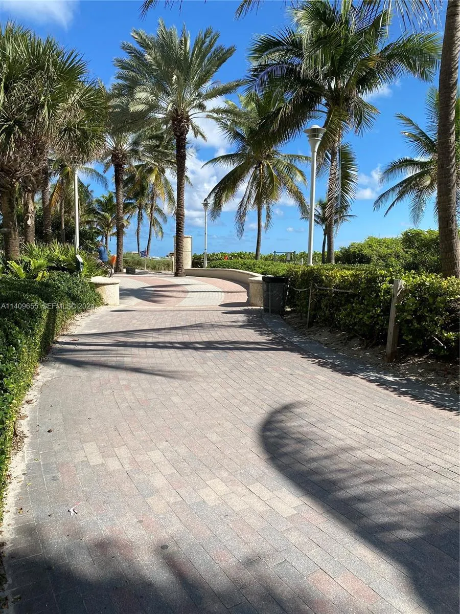 100 Lincoln Road #939