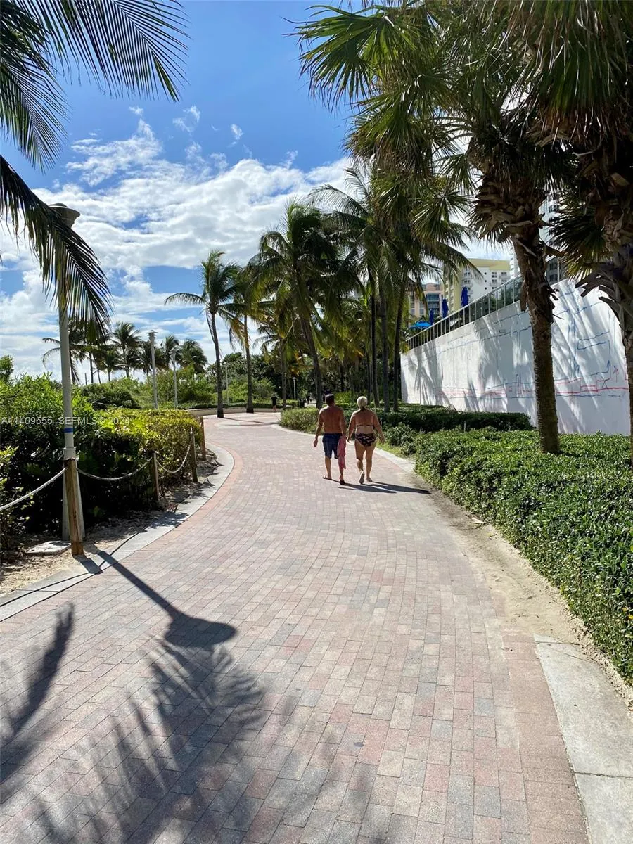 100 Lincoln Road #939