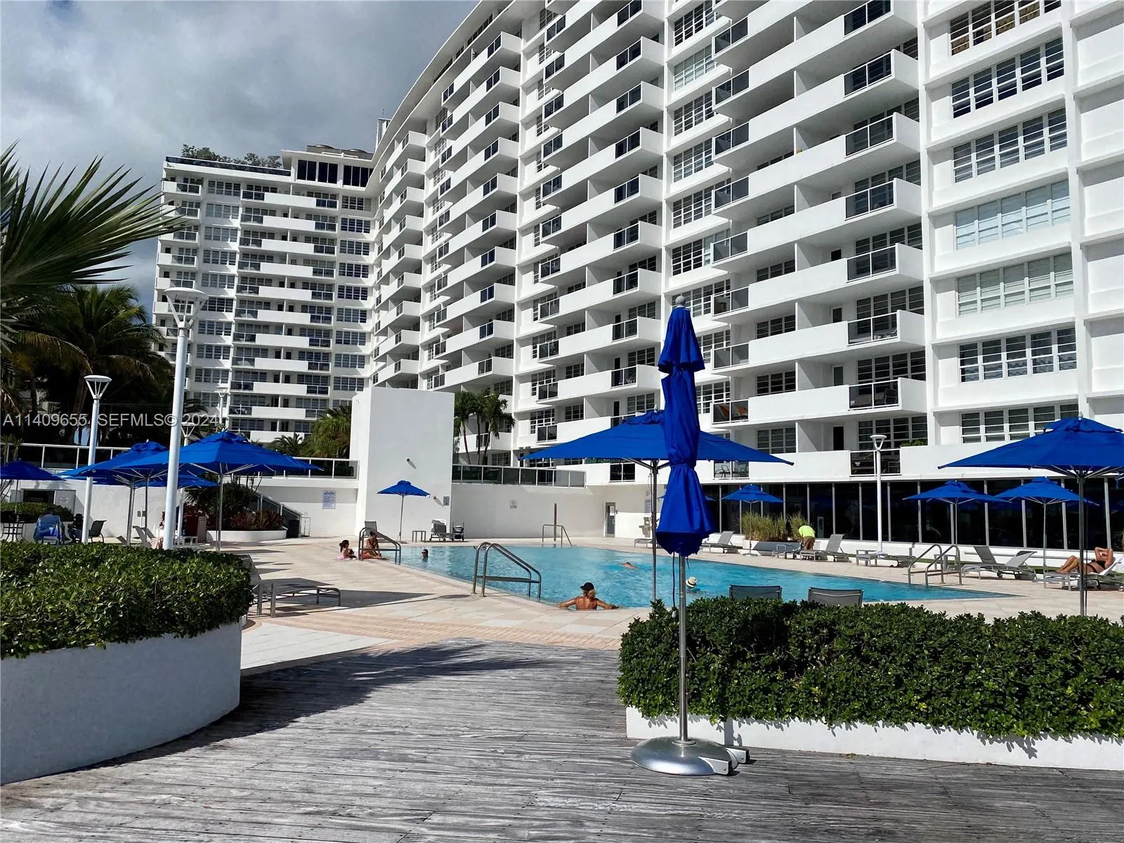 100 Lincoln Road #939