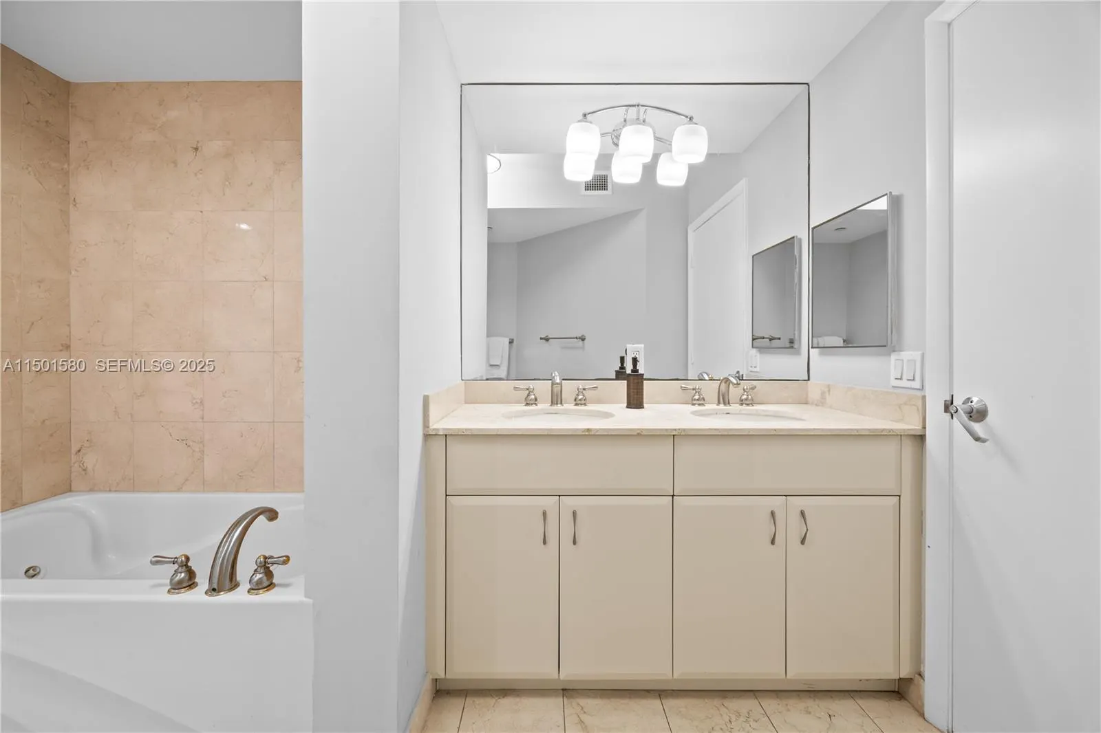 6365 Collins Avenue #4106