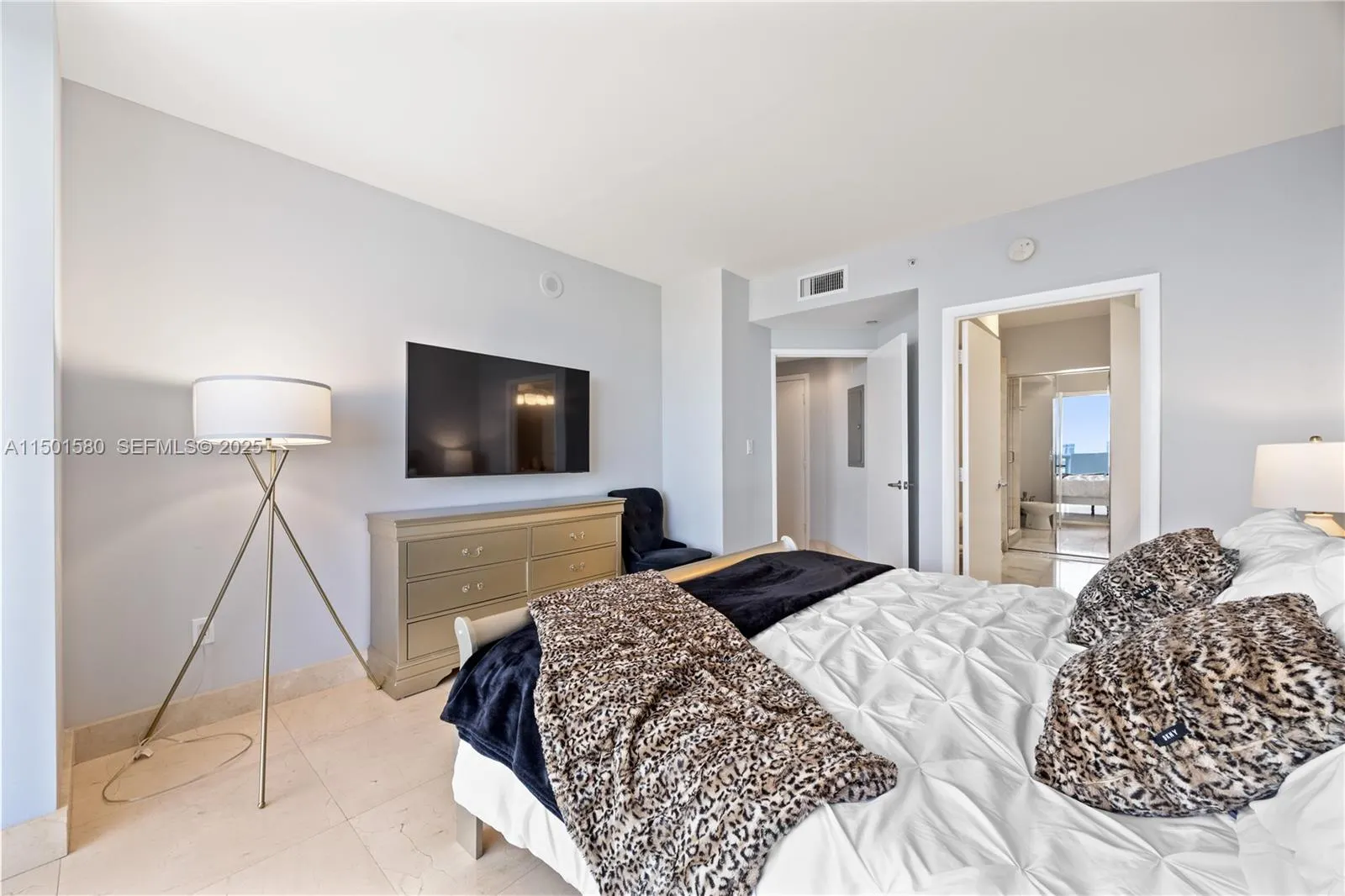6365 Collins Avenue #4106