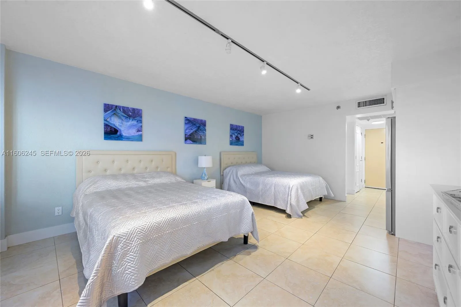 19201 Collins Avenue #318