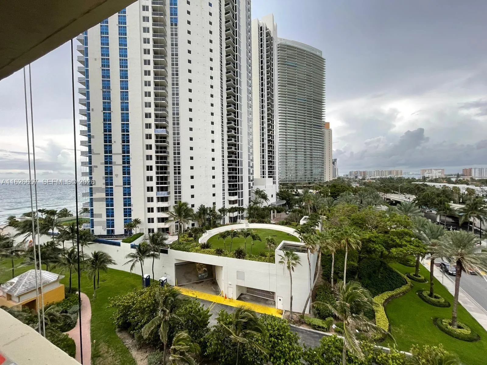 19201 Collins Avenue #640