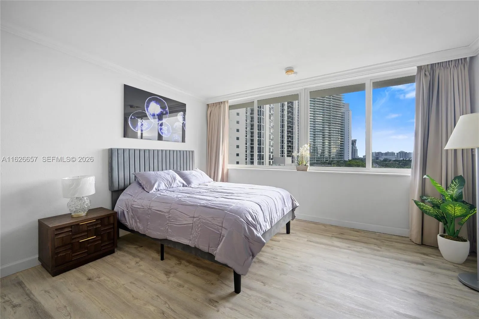 19201 Collins Avenue #640
