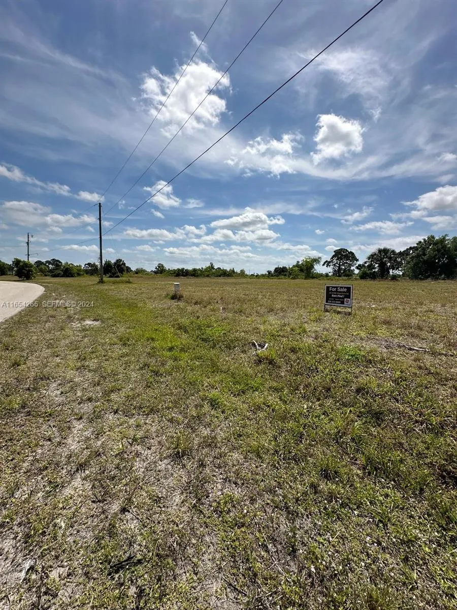 3901 NW 44