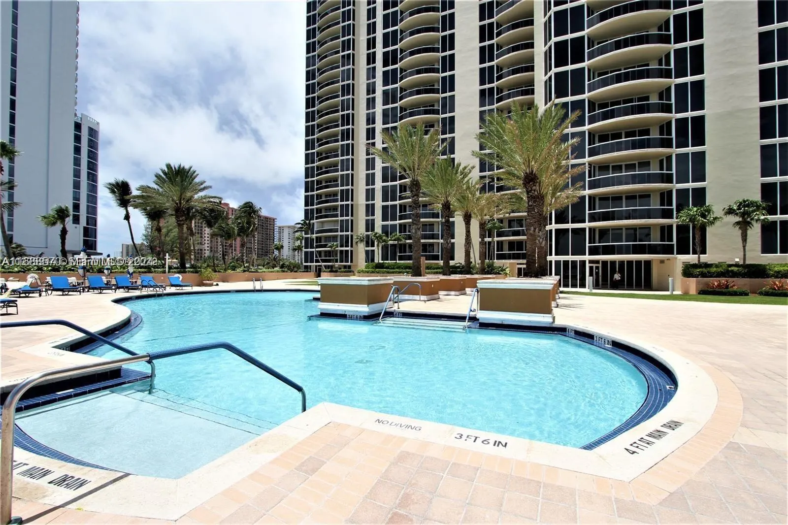 17555 Collins Avenue #2502