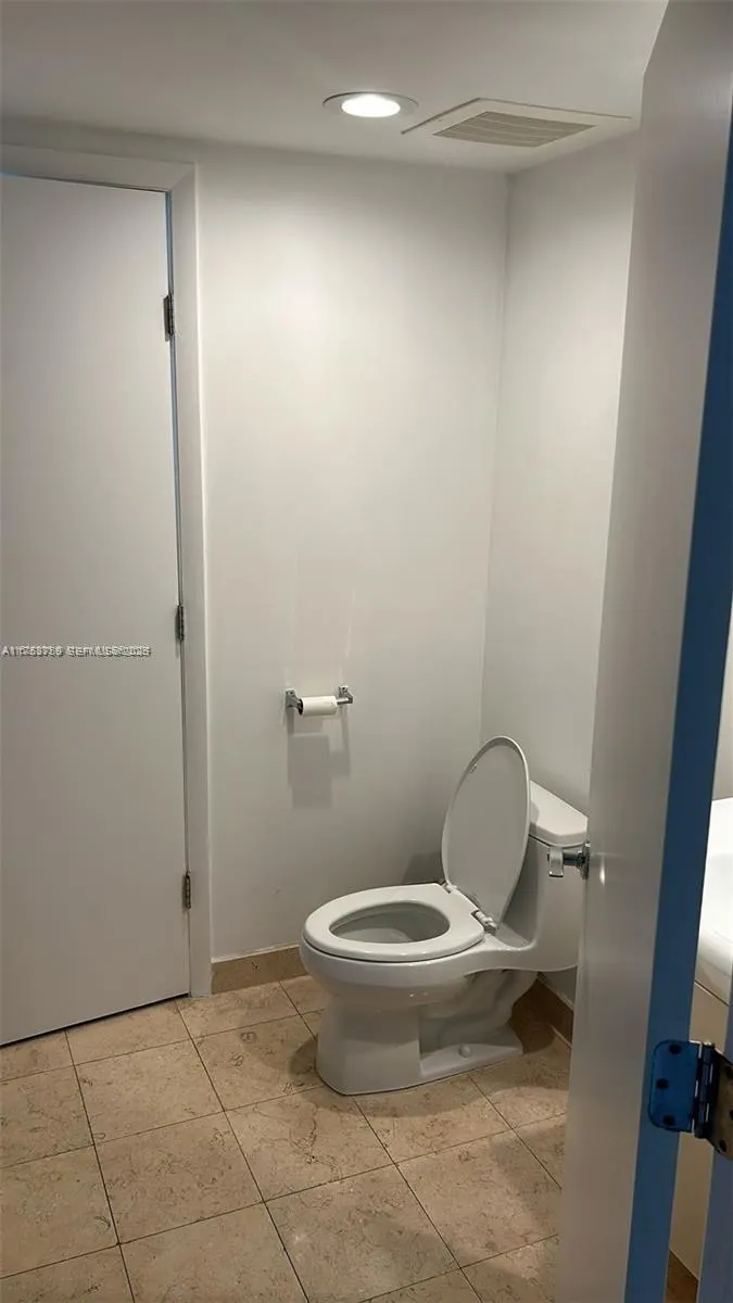 1830 S Ocean Drive #3208